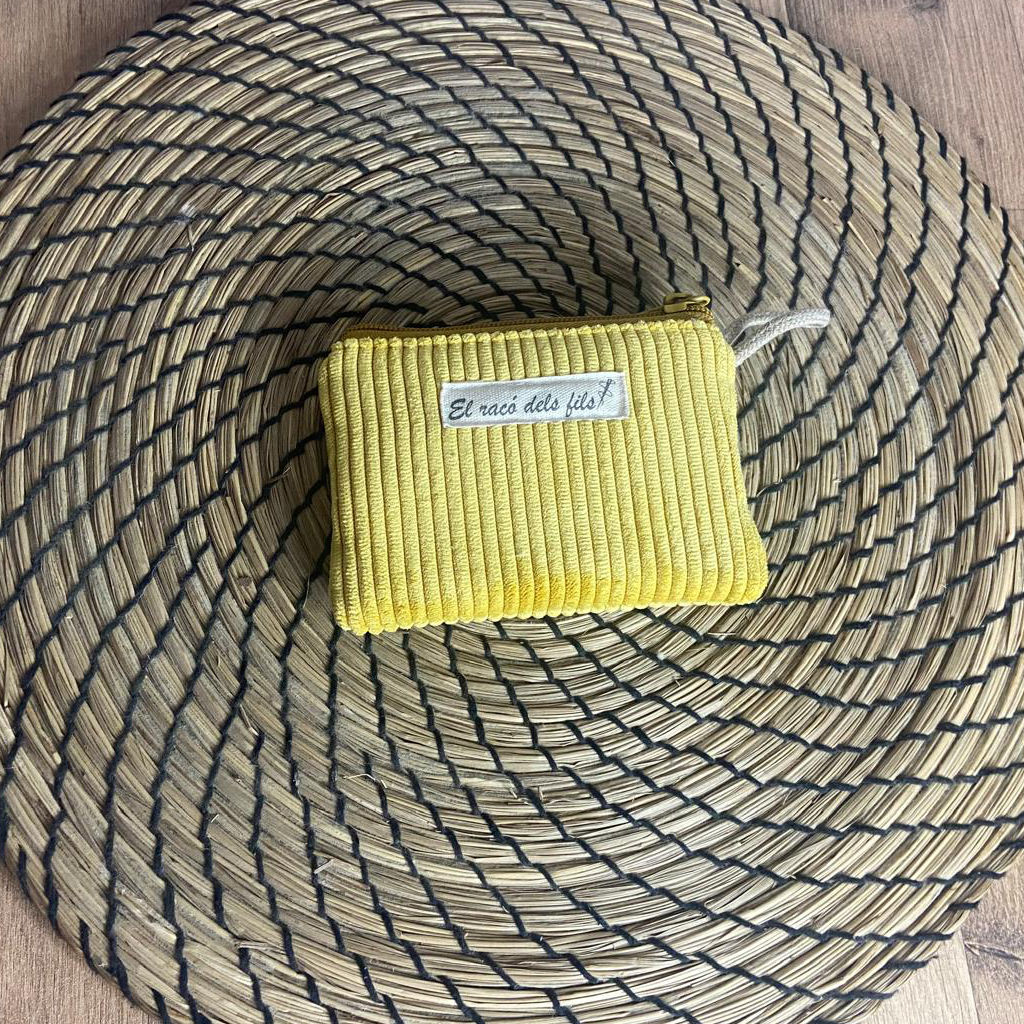 El Arte en tus Manos: Monederos Artesanales con Alma de Lloret