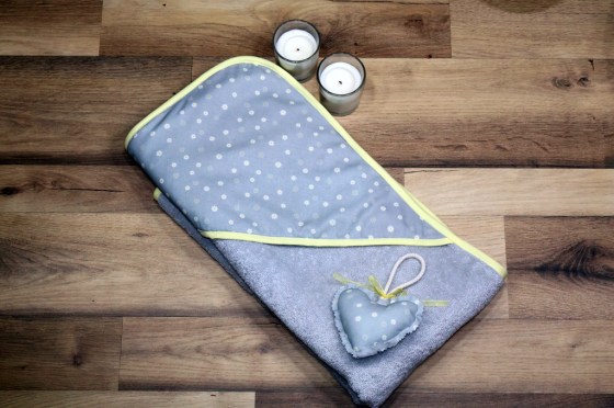 Capa de Baño con capucha forrada